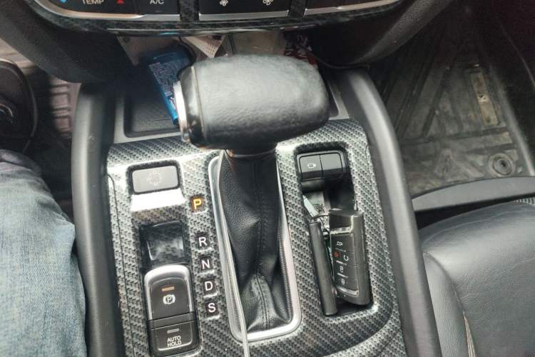 Used GAC Trumpchi GS8 2017 320T Two-Wheel Drive Luxury Smart Connectivity Version (7 Seats) Gear Lever