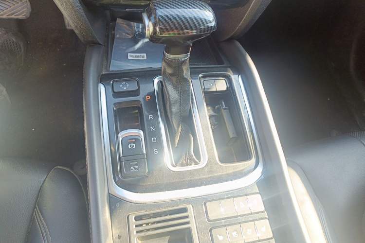 Used GAC Trumpchi GS8 2017 320T Two-Wheel Drive Luxury Smart Connectivity Version (7 Seats) Gear Lever