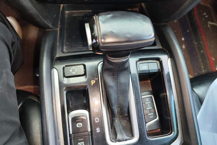 Used GAC Trumpchi GS8 2017 320T Two-Wheel Drive Luxury Smart Connectivity Version (7 Seats) Gear Lever