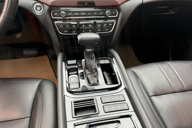 Used GAC Trumpchi GS8 2017 320T Two-Wheel Drive Prestige Version (7 Seats) Gear Lever