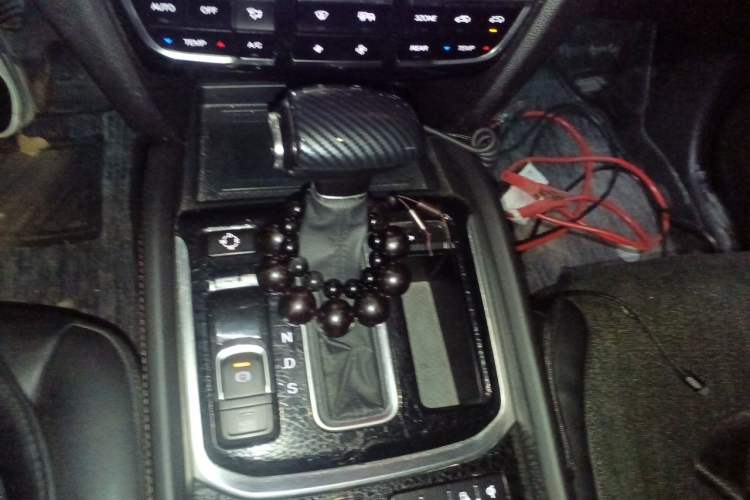 Used GAC Trumpchi GS8 2017 320T Two-Wheel Drive Luxury Smart Connectivity Version (7 Seats) Gear Lever