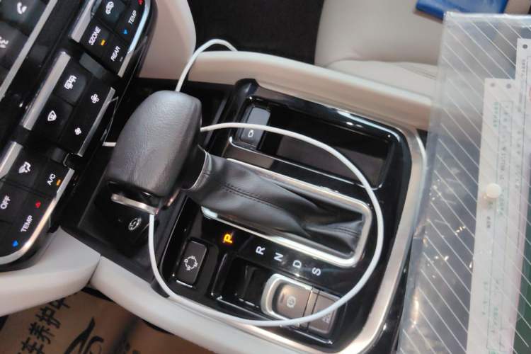 Used GAC Trumpchi GS8 2017 320T Two-Wheel Drive Prestige Version (7 Seats) Gear Lever