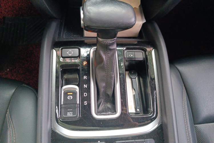 Used GAC Trumpchi GS8 2017 320T Two-Wheel Drive Luxury Smart Connectivity Version (7 Seats) Gear Lever