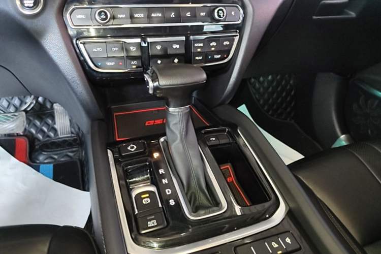 Used GAC Trumpchi GS8 2017 320T Two-Wheel Drive Luxury Smart Connectivity Version (7 Seats) Gear Lever