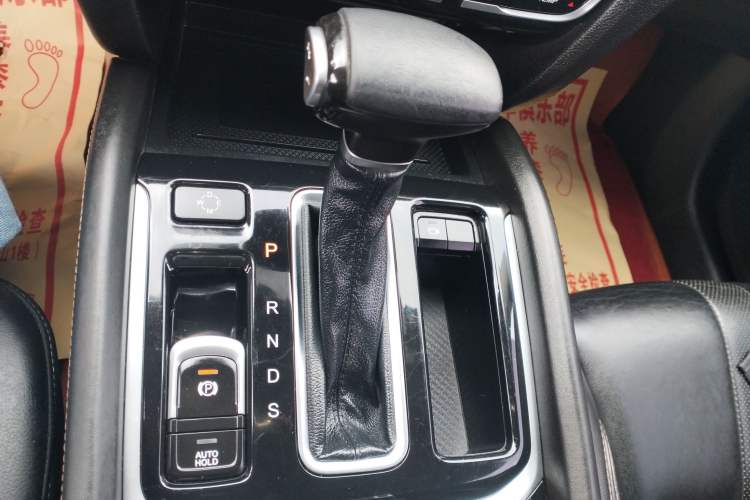 Used GAC Trumpchi GS8 2017 320T Two-Wheel Drive Luxury Smart Connectivity Version (7 Seats) Gear Lever
