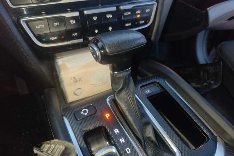 Used GAC Trumpchi GS8 2017 320T Two-Wheel Drive Luxury Smart Connectivity Version (7 Seats) Gear Lever