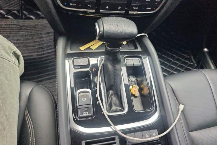 Used GAC Trumpchi GS8 2017 320T Two-Wheel Drive Luxury Smart Connectivity Version (7 Seats) Gear Lever