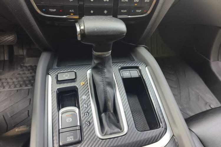 Used GAC Trumpchi GS8 2017 320T Two-Wheel Drive Luxury Smart Connectivity Version (7 Seats) Gear Lever