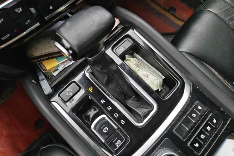 Used GAC Trumpchi GS8 2017 320T Four-Wheel Drive Luxury Smart Connectivity Version (7 Seats) Gear Lever