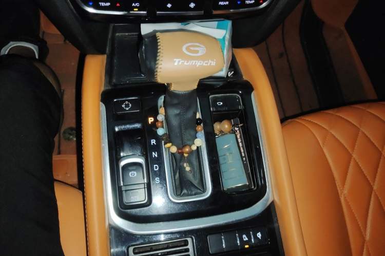 Used GAC Trumpchi GS8 2017 320T Two-Wheel Drive Luxury Smart Connectivity Version (7 Seats) Gear Lever