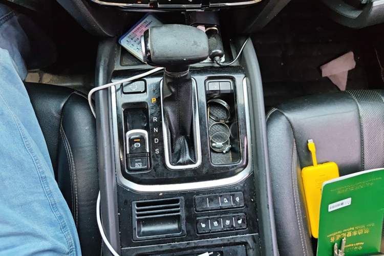 Used GAC Trumpchi GS8 2017 320T Two-Wheel Drive Luxury Smart Connectivity Version (7 Seats) Gear Lever