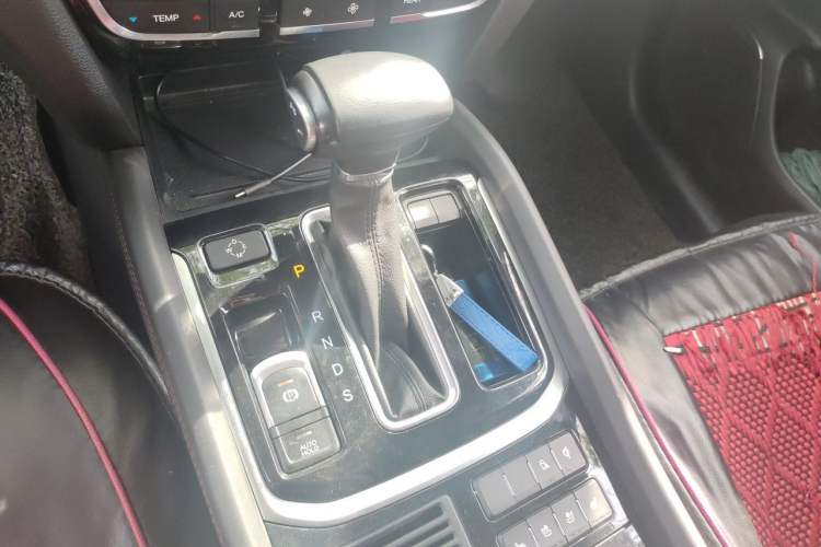 Used GAC Trumpchi GS8 2017 320T Two-Wheel Drive Luxury Smart Connectivity Version (7 Seats) Gear Lever
