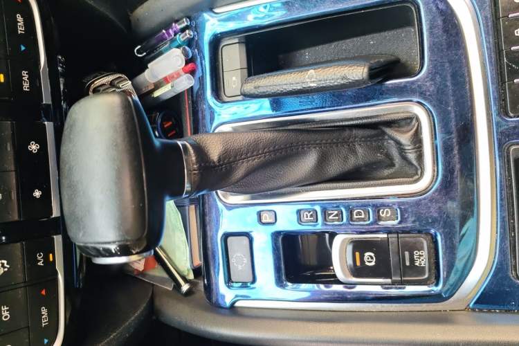Used GAC Trumpchi GS8 2017 320T Two-Wheel Drive Luxury Smart Connectivity Version (7 Seats) Gear Lever