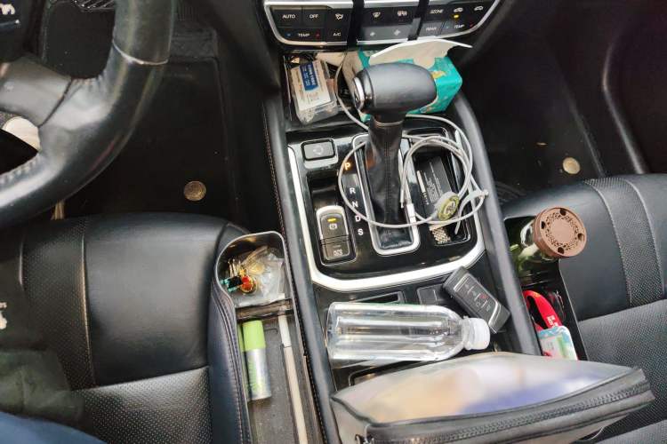 Used GAC Trumpchi GS8 2017 320T Two-Wheel Drive Luxury Smart Connectivity Version (7 Seats) Gear Lever