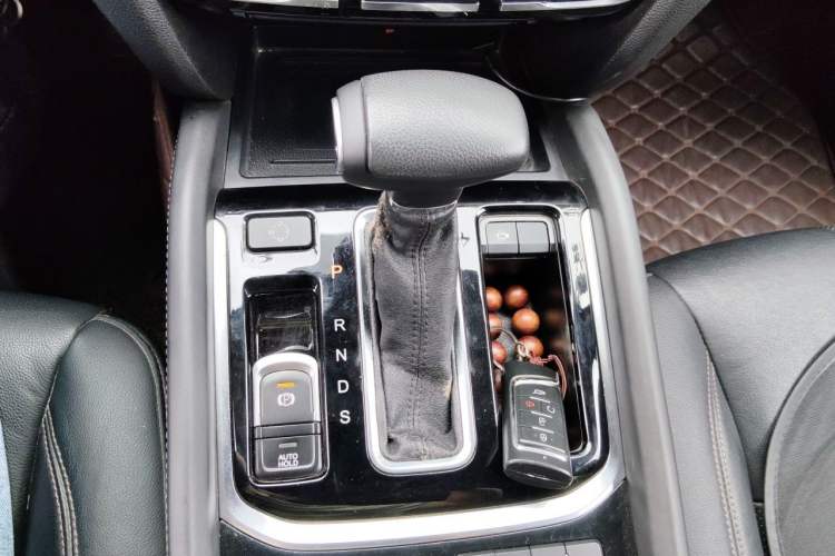 Used GAC Trumpchi GS8 2017 320T Two-Wheel Drive Luxury Smart Connectivity Version (7 Seats) Gear Lever