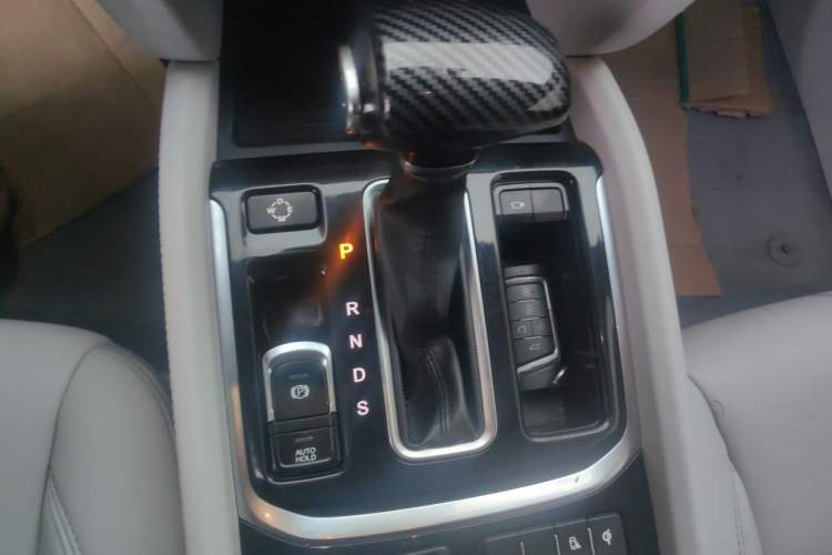 Used GAC Trumpchi GS8 2017 320T Two-Wheel Drive Luxury Smart Connectivity Version (7 Seats) Gear Lever