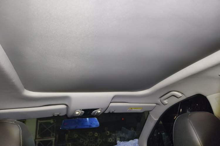 Used GAC Trumpchi GS8 2017 320T Two-Wheel Drive Luxury Smart Connectivity Version (7 Seats) Headliner