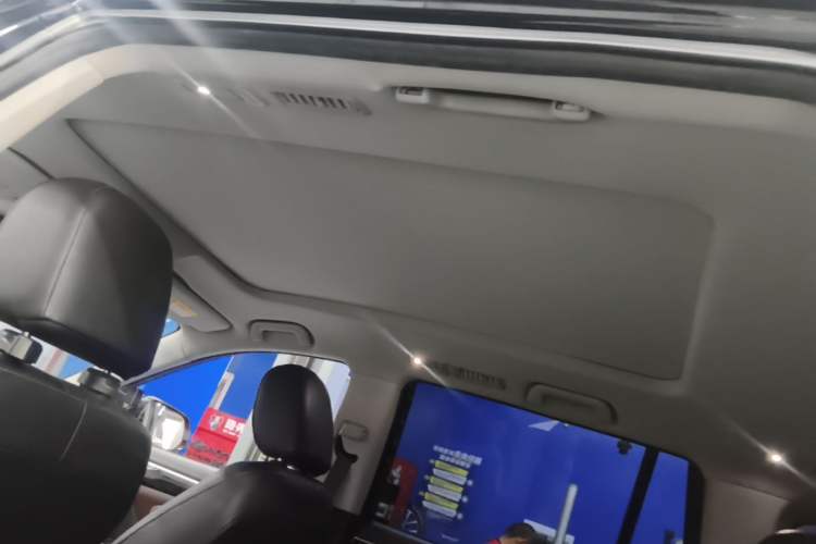 Used GAC Trumpchi GS8 2017 320T Two-Wheel Drive Luxury Smart Connectivity Version (7 Seats) Headliner
