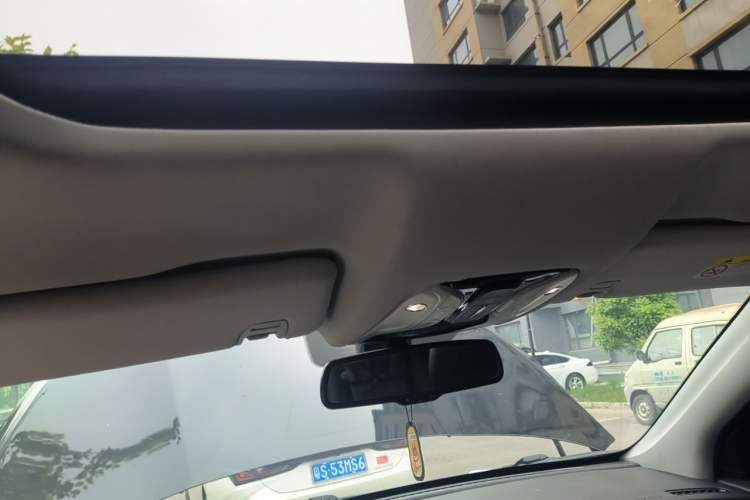 Used GAC Trumpchi GS8 2017 320T Two-Wheel Drive Luxury Smart Connectivity Version (7 Seats) Headliner