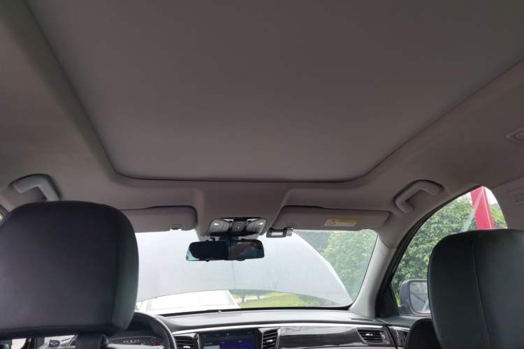 Used GAC Trumpchi GS8 2017 320T Two-Wheel Drive Luxury Smart Connectivity Version (7 Seats) Headliner