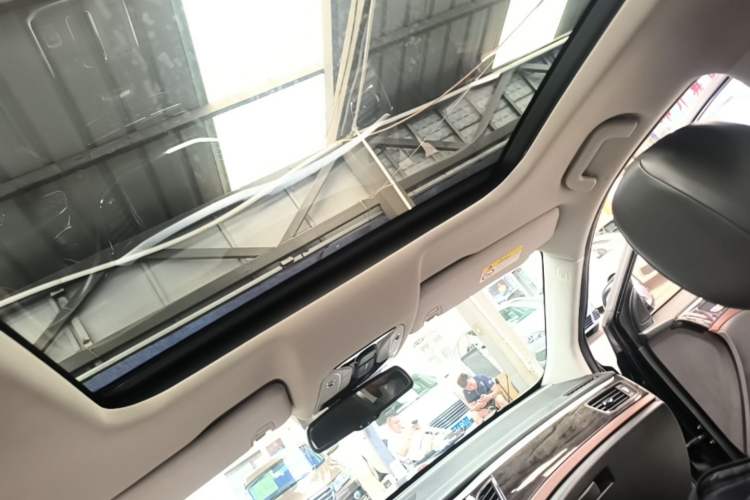 Used GAC Trumpchi GS8 2017 320T Two-Wheel Drive Luxury Smart Connectivity Version (7 Seats) Headliner