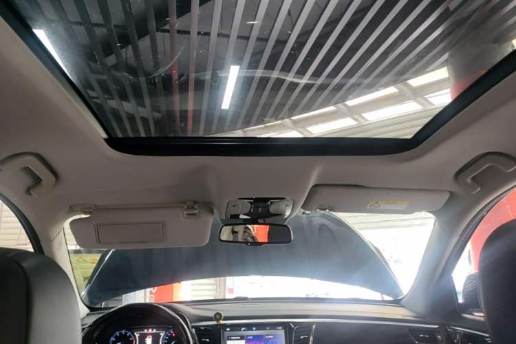 Used GAC Trumpchi GS8 2017 320T Two-Wheel Drive Luxury Smart Connectivity Version (7 Seats) Headliner