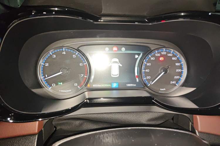 Used GAC Trumpchi GS8 2017 320T Two-Wheel Drive Luxury Edition (7 Seats) Instrument Cluster