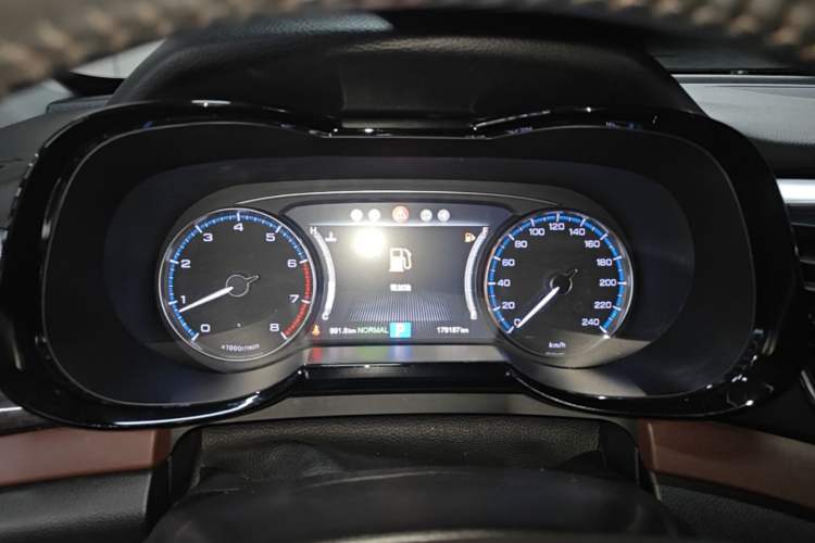 Used GAC Trumpchi GS8 2017 320T Two-Wheel Drive Luxury Smart Connectivity Version (7 Seats) Instrument Cluster