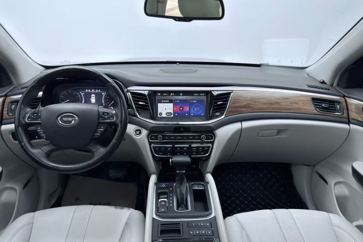 Used GAC Trumpchi GS8 2017 320T Two-Wheel Drive Luxury Smart Connectivity Version (7 Seats) Interior 1