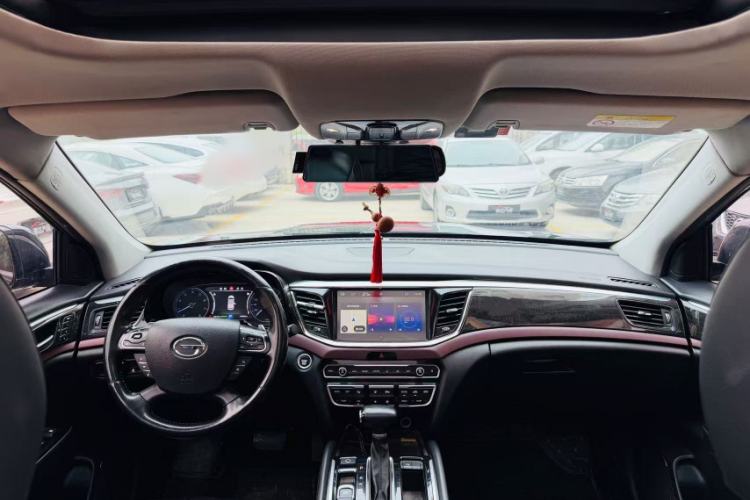 Used GAC Trumpchi GS8 2017 320T Two-Wheel Drive Luxury Smart Connectivity Version (7 Seats) Interior 1