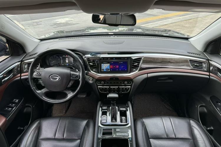 Used GAC Trumpchi GS8 2017 320T Two-Wheel Drive Luxury Smart Connectivity Version (7 Seats) Interior 1