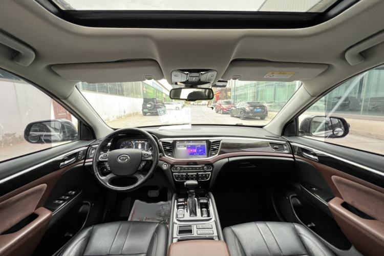 Used GAC Trumpchi GS8 2017 320T Two-Wheel Drive Luxury Smart Connectivity Version (7 Seats) Interior 1