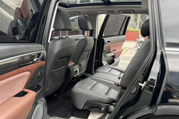 Used GAC Trumpchi GS8 2017 320T Two-Wheel Drive Luxury Smart Connectivity Version (7 Seats) Interior 1