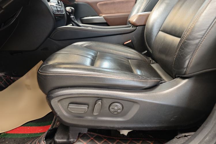 Used GAC Trumpchi GS8 2017 320T Two-Wheel Drive Luxury Smart Connectivity Version (7 Seats) Interior 10