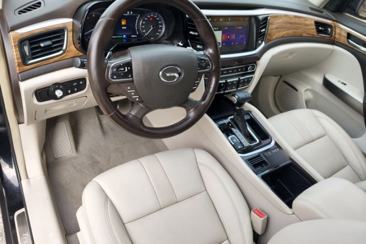 Used GAC Trumpchi GS8 2017 320T Two-Wheel Drive Luxury Smart Connectivity Version (7 Seats) Interior 2