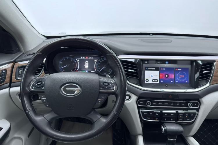 Used GAC Trumpchi GS8 2017 320T Two-Wheel Drive Luxury Smart Connectivity Version (7 Seats) Interior 2