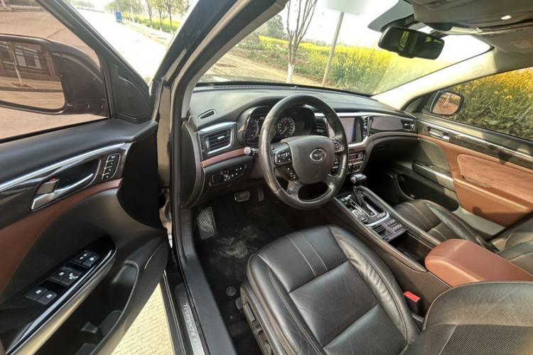 Used GAC Trumpchi GS8 2017 320T Two-Wheel Drive Luxury Smart Connectivity Version (7 Seats) Interior 2