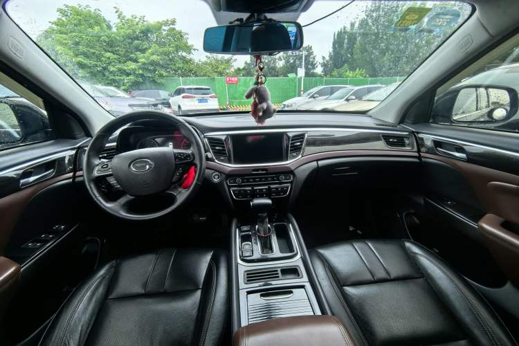 Used GAC Trumpchi GS8 2017 320T Two-Wheel Drive Luxury Edition (7 Seats) Interior 2