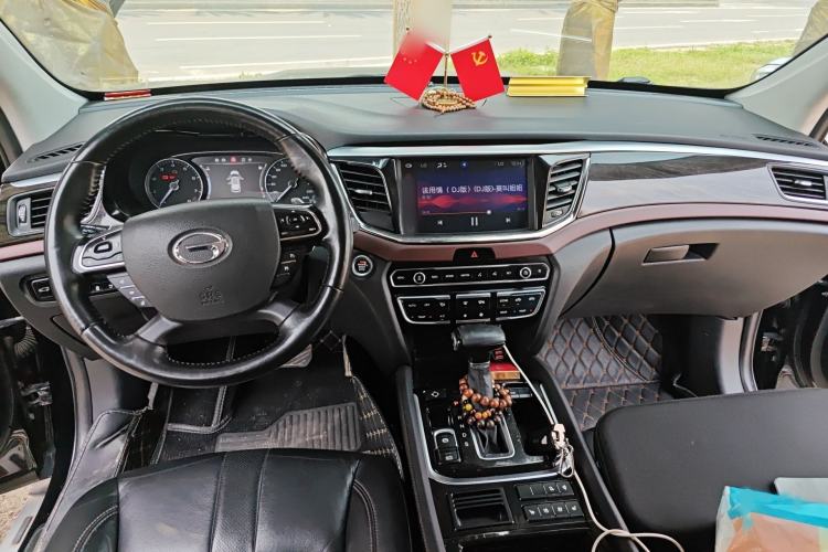 Used GAC Trumpchi GS8 2017 320T Two-Wheel Drive Luxury Smart Connectivity Version (7 Seats) Interior 2