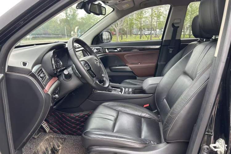 Used GAC Trumpchi GS8 2017 320T Two-Wheel Drive Luxury Smart Connectivity Version (7 Seats) Interior 2