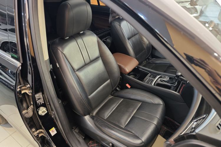 Used GAC Trumpchi GS8 2017 320T Two-Wheel Drive Luxury Smart Connectivity Version (7 Seats) Interior 2