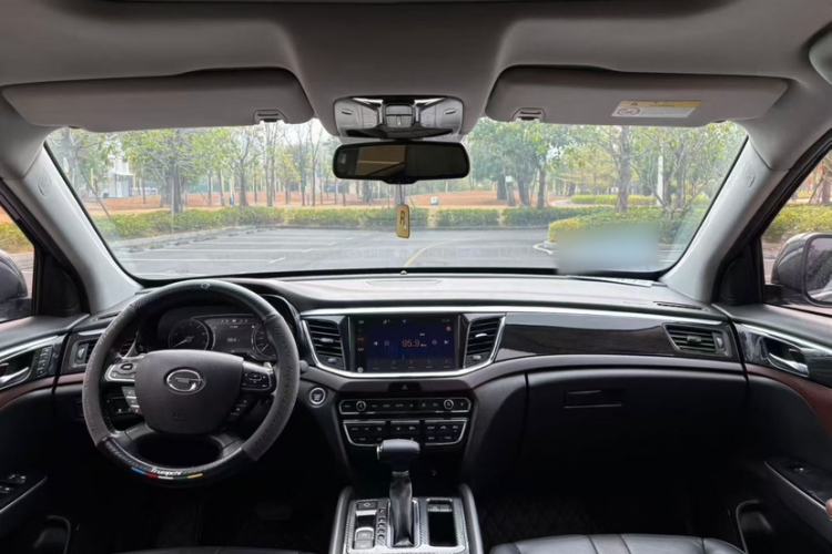 Used GAC Trumpchi GS8 2017 320T Two-Wheel Drive Luxury Smart Connectivity Version (7 Seats) Interior 2