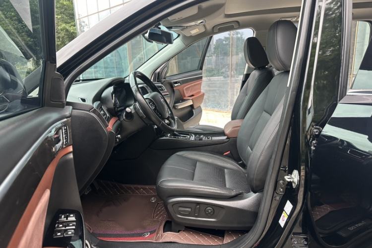 Used GAC Trumpchi GS8 2017 320T Two-Wheel Drive Luxury Smart Connectivity Version (7 Seats) Interior 3