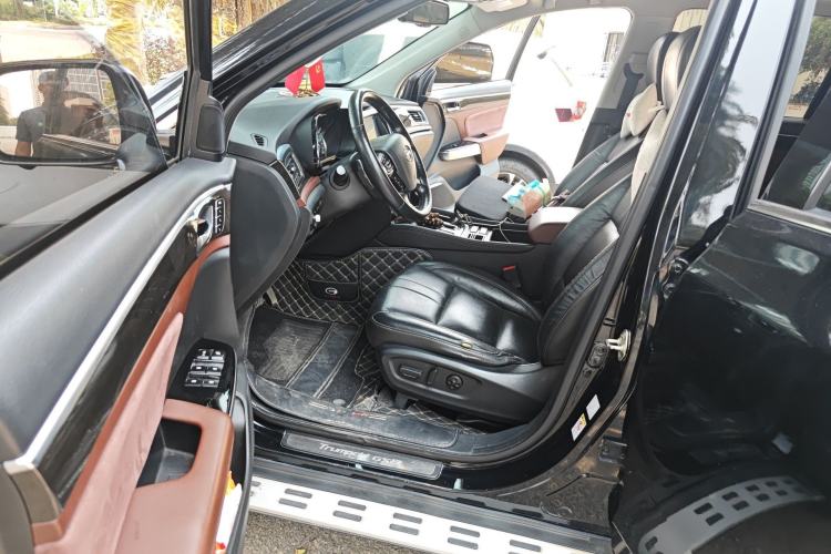 Used GAC Trumpchi GS8 2017 320T Two-Wheel Drive Luxury Smart Connectivity Version (7 Seats) Interior 3