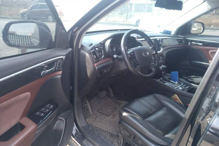 Used GAC Trumpchi GS8 2017 320T Four-Wheel Drive Luxury Smart Connectivity Version (7 Seats) Interior 3