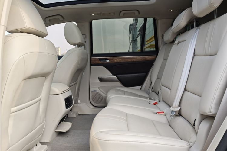 Used GAC Trumpchi GS8 2017 320T Two-Wheel Drive Luxury Smart Connectivity Version (7 Seats) Interior 4