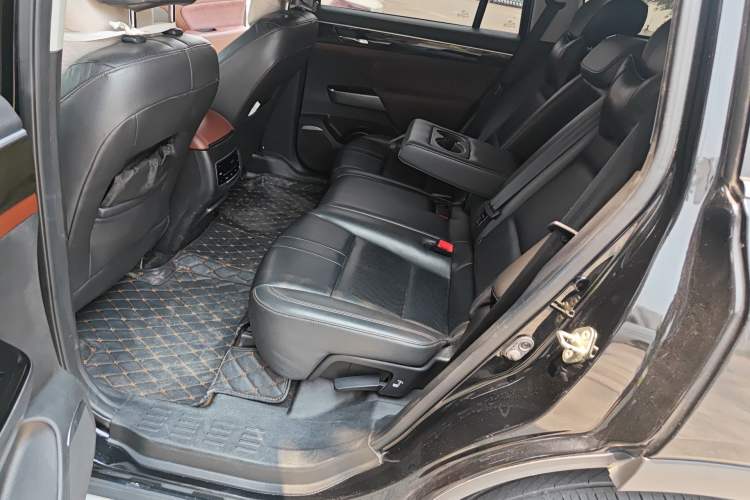 Used GAC Trumpchi GS8 2017 320T Two-Wheel Drive Luxury Smart Connectivity Version (7 Seats) Interior 4