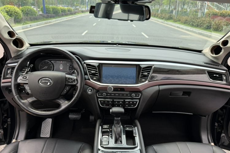 Used GAC Trumpchi GS8 2017 320T Two-Wheel Drive Luxury Smart Connectivity Version (7 Seats) Interior 4