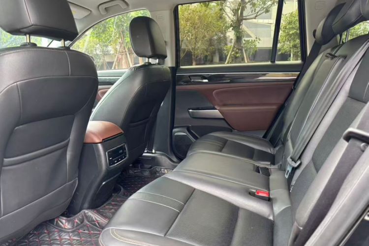 Used GAC Trumpchi GS8 2017 320T Two-Wheel Drive Luxury Smart Connectivity Version (7 Seats) Interior 4