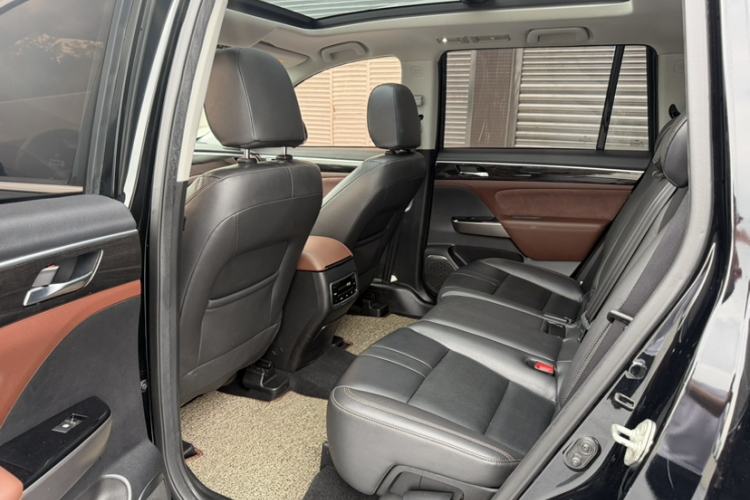 Used GAC Trumpchi GS8 2017 320T Two-Wheel Drive Prestige Version (7 Seats) Interior 4